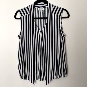 Tahari sleeveless tie front blouse size small